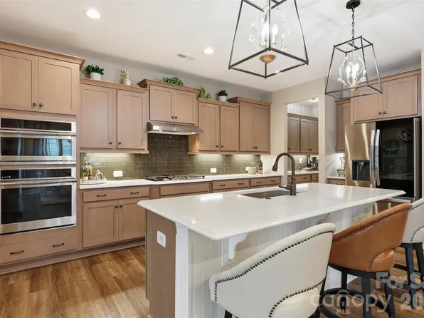 1157 Overlake Dr, Belmont, NC 28012