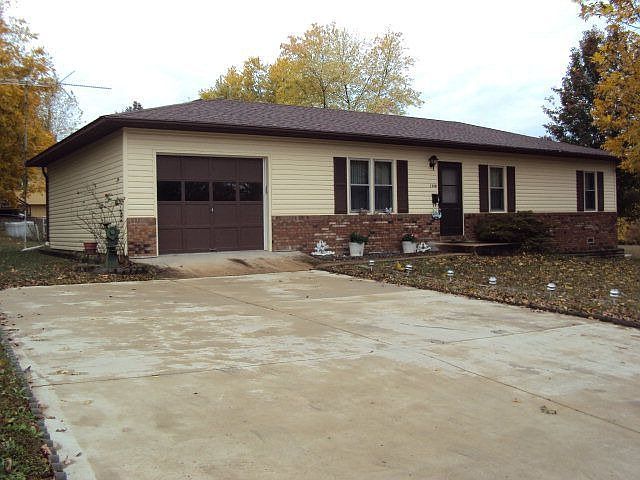 1st image of 1540 W 1st St