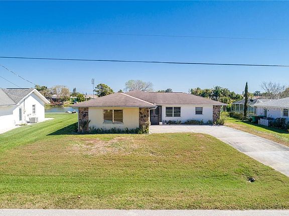 3rd image of 1233 Loma Ln