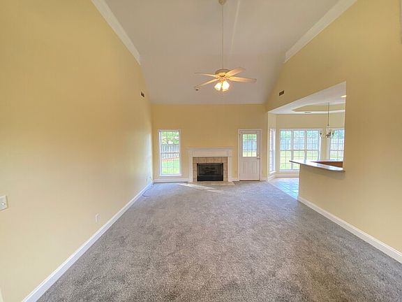 4th image of 129 Thorn Berry Dr