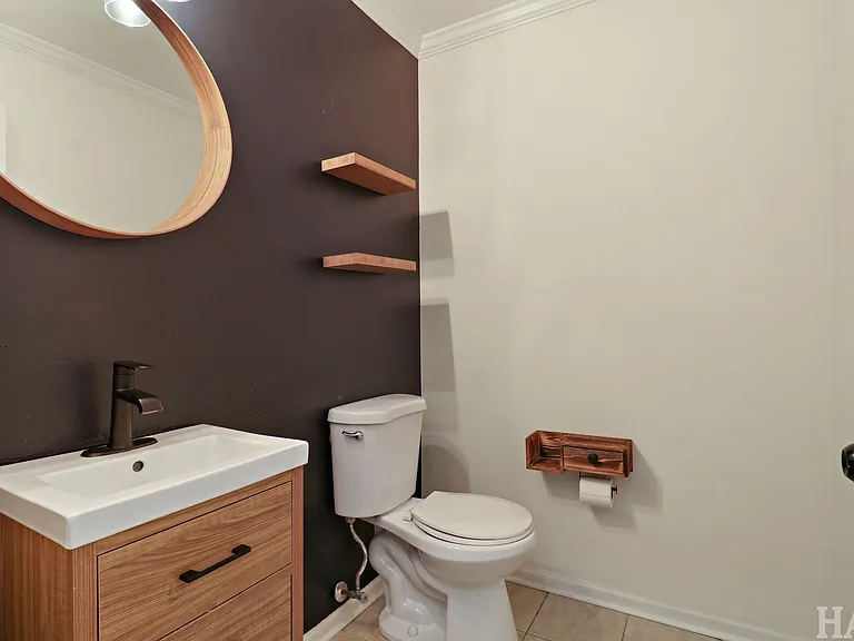 615 Littleton Trl — Photo 10