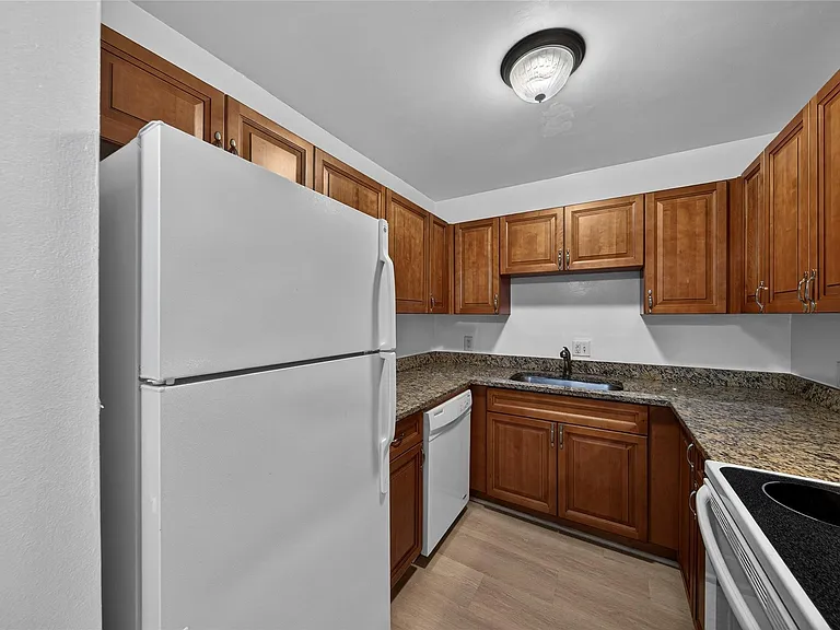2201 NE 36th St #105 — Photo 10