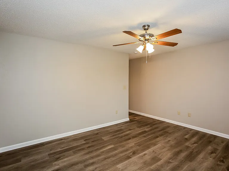 279 Brookview Dr — Photo 12