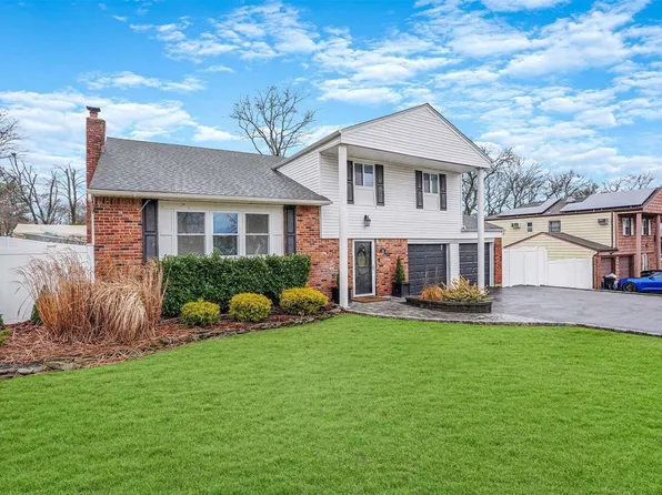 35 Linden Street, Selden, NY 11784