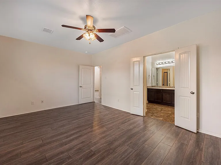 106 Crown Point Ct — Photo 12