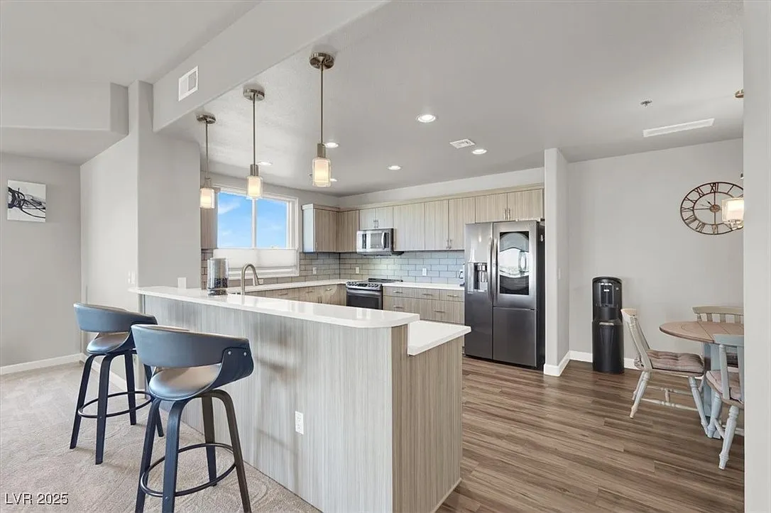 4 bed, 3.5 bath, 2872 sqft, $4,700 — Photo 3