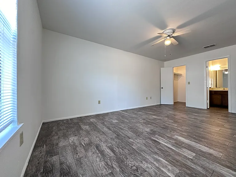 Brookhollow Apartments — Photo 15