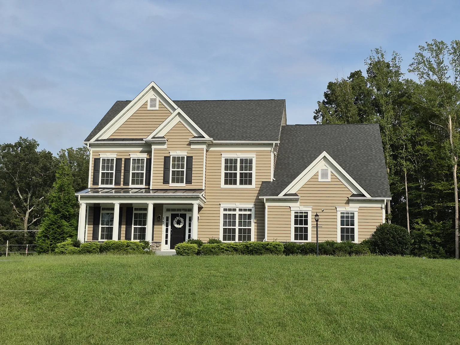 6 bed, 4.5 bath, 6056 sqft, $6,000 — Photo 1