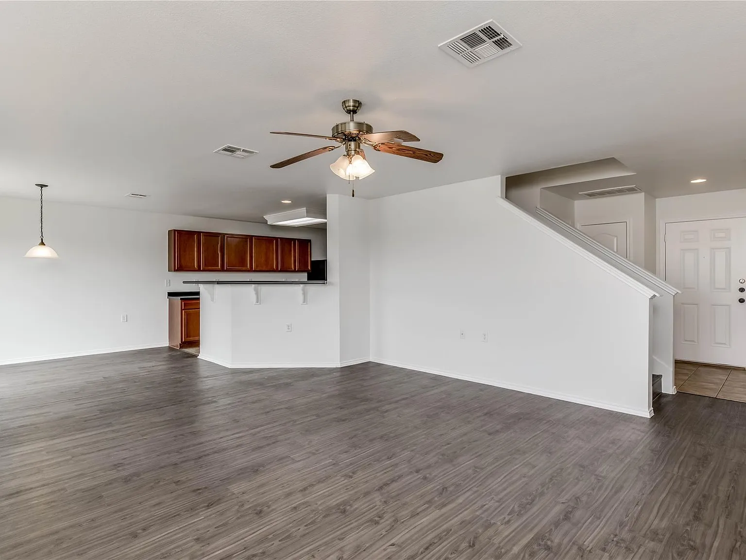 3 bed, 2.5 bath, 2014 sqft, $1,795 — Photo 2