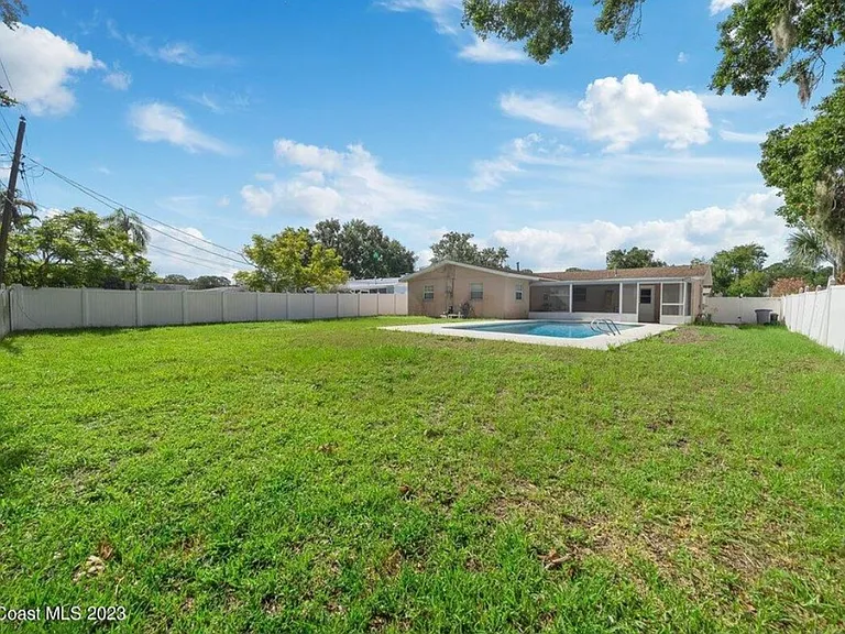 380 Maple Pl — Photo 10