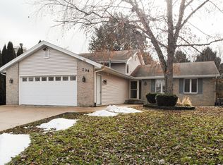 204 Thornhill Dr SW, Poplar Grove, IL 61065