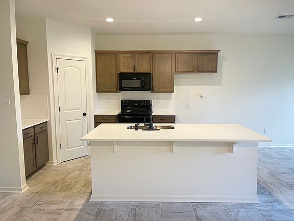 Raeford IV G - Kitchen - DSLD Homes