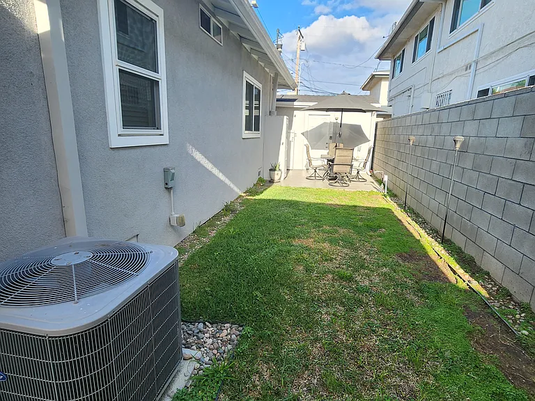 406 E Buckthorn St — Photo 21