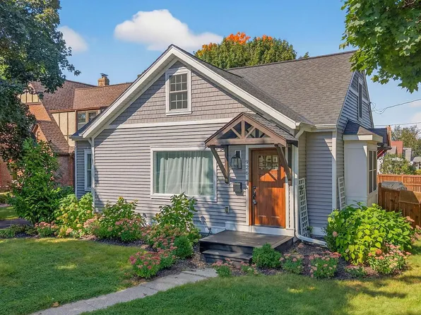 926 East Broadway, Waukesha, WI 53186