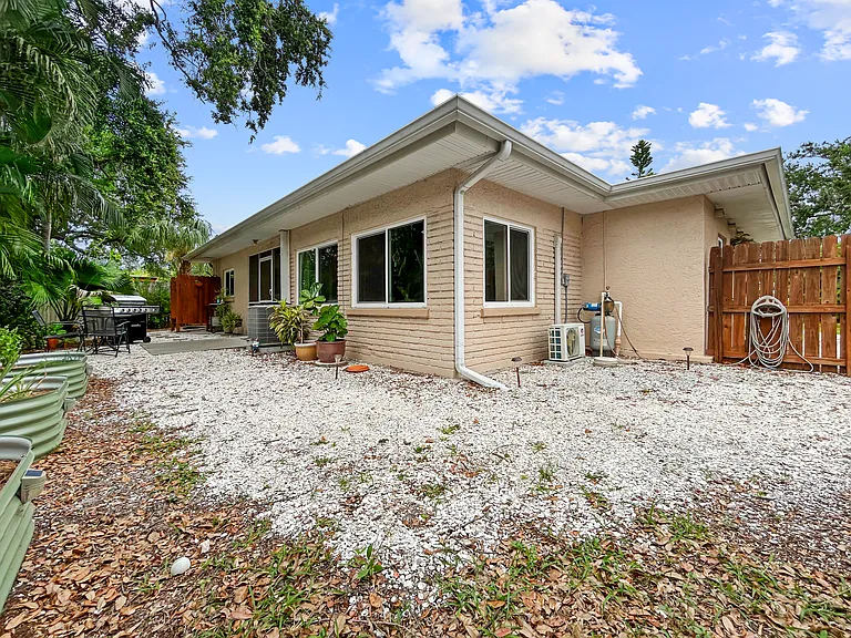 3829 Chapel Dr — Photo 30