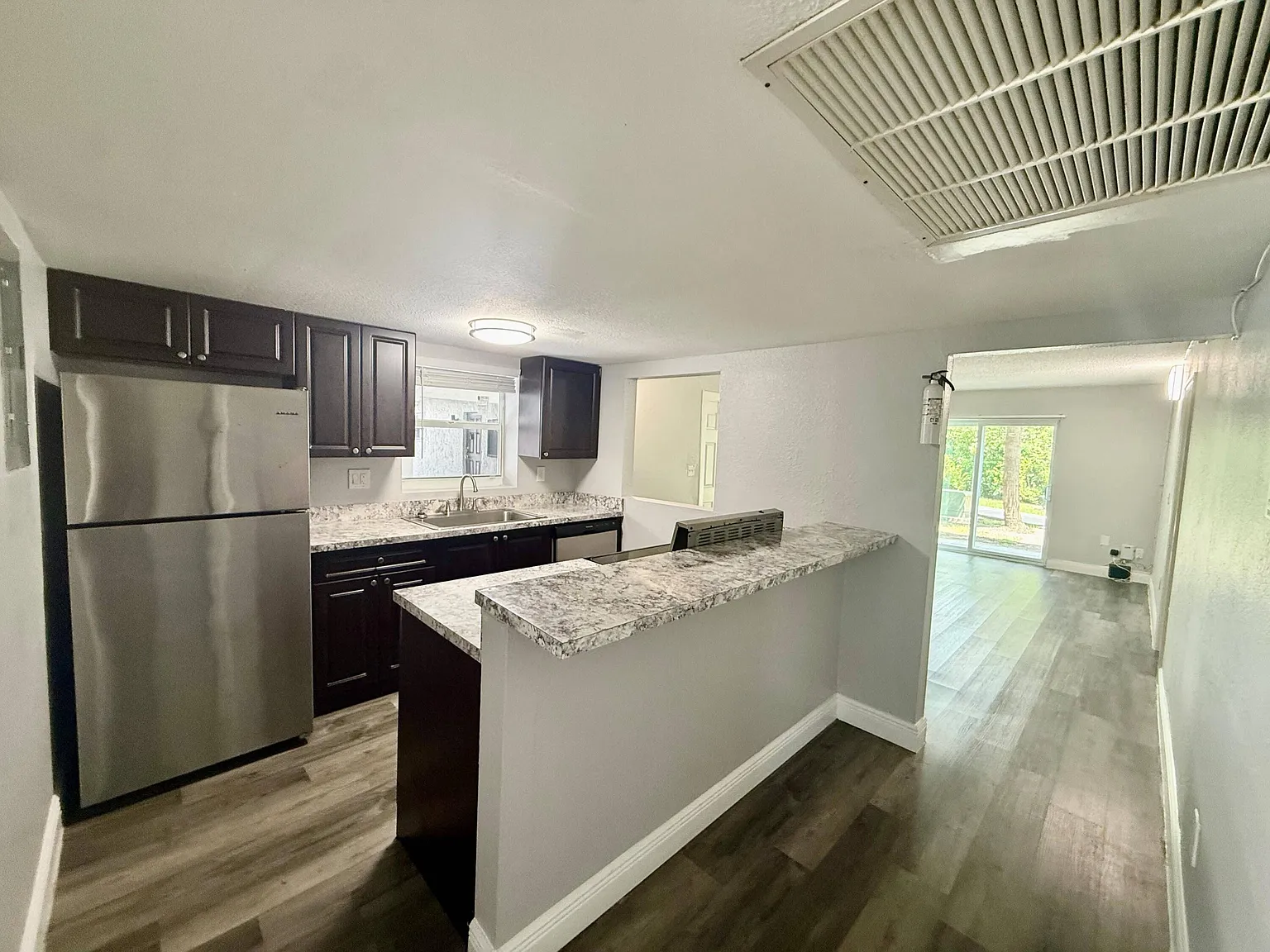 3 bed, 2.0 bath, 990 sqft, $2,450 — Photo 1