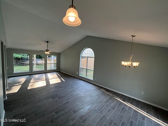 3rd image of 11158 Riverbend Dr