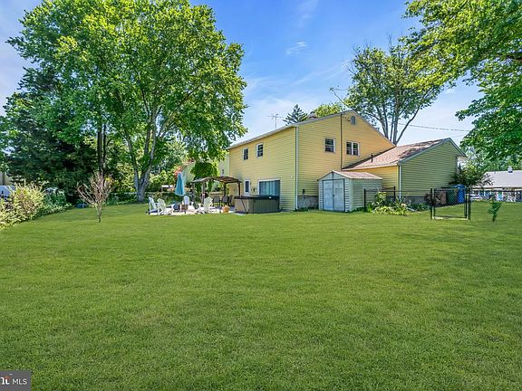 3rd image of 309 Tearose Ln