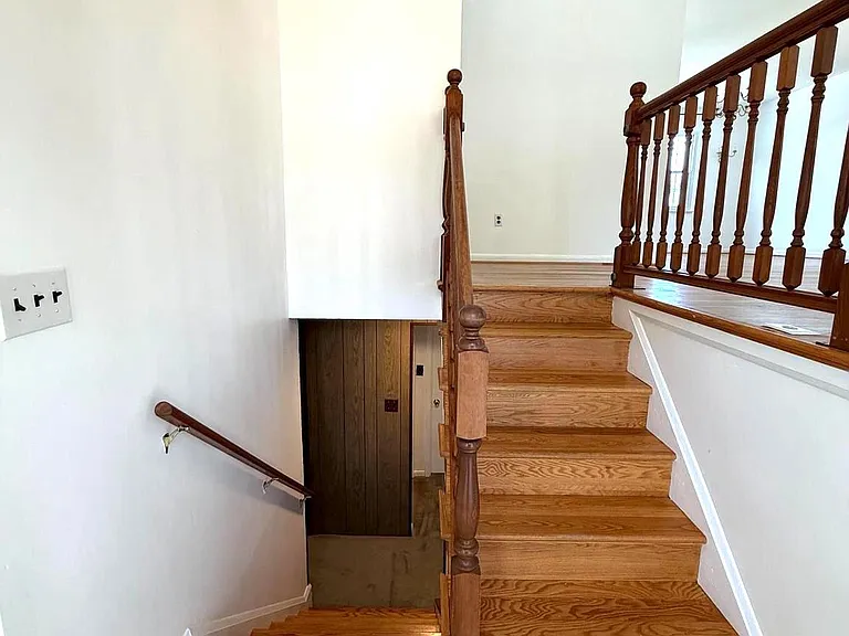 1234 Pleasant Valley Dr — Photo 2