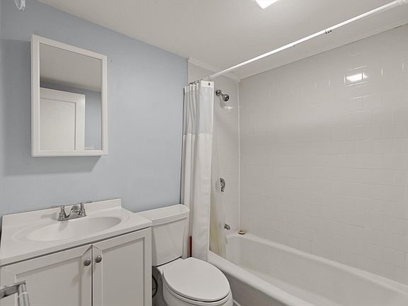 5th image of 35 Bay State Rd APT Bf