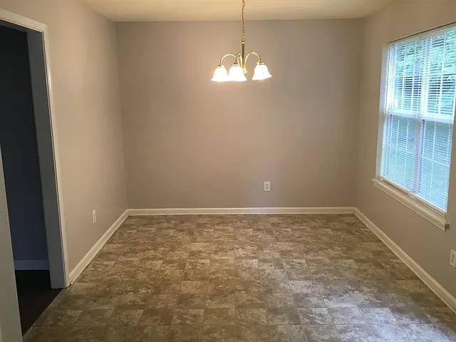 3 bed, 2.0 bath, 1351 sqft, $1,805 — Photo 4