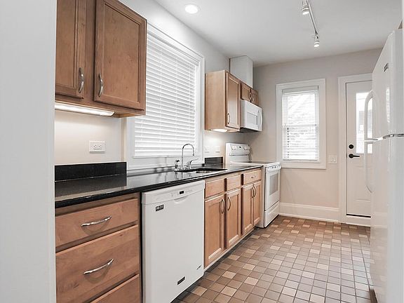 3rd image of 15100 Detroit Ave #5
