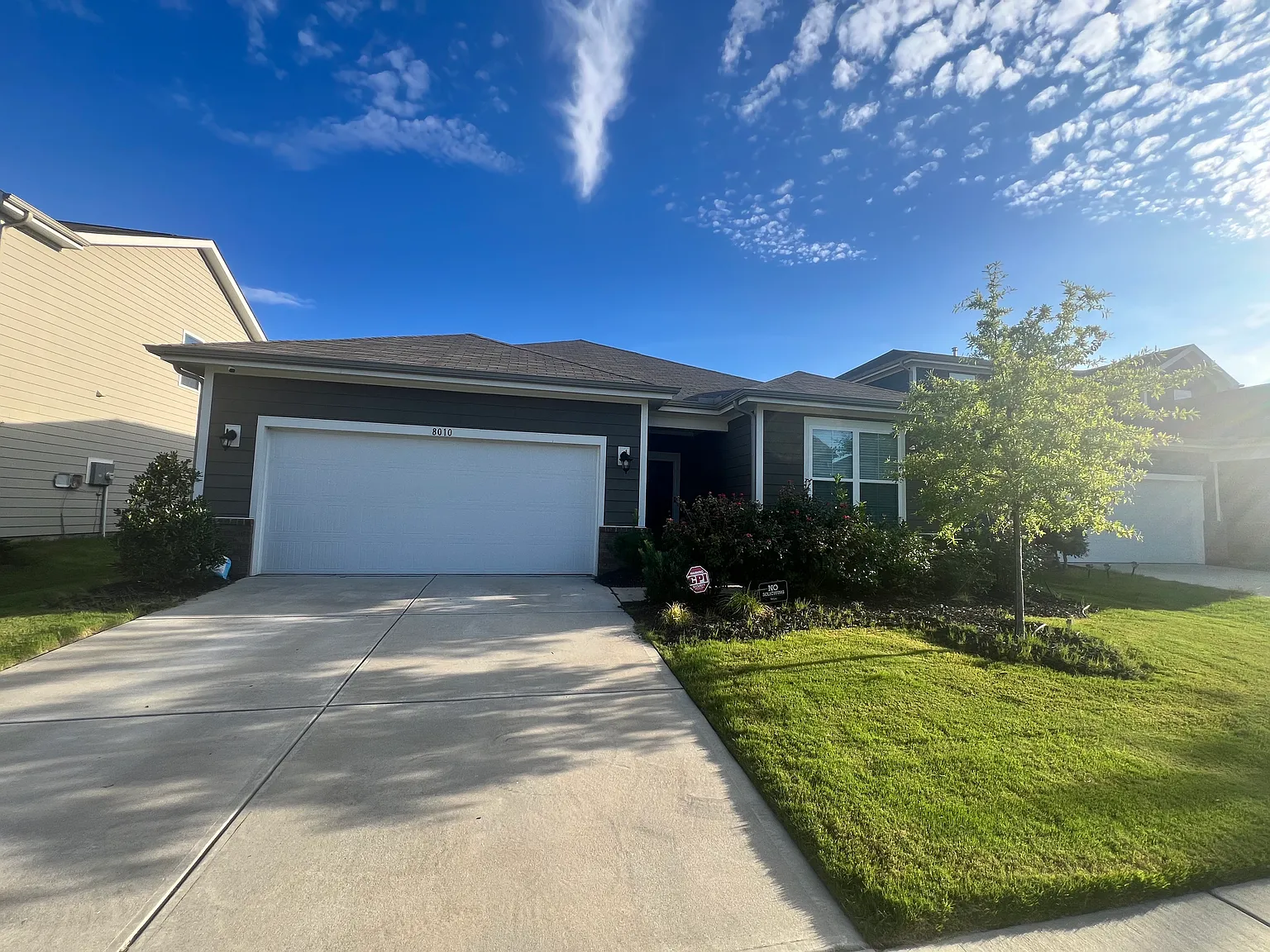 4 bed, 1805 sqft, $2,300 — Photo 2