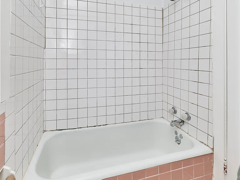 5202 Bancroft Ave #A — Photo 24