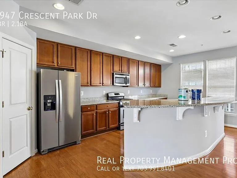 7947 Crescent Park Dr — Photo 10