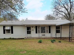 424 E 9th St, Claremore, OK 74017