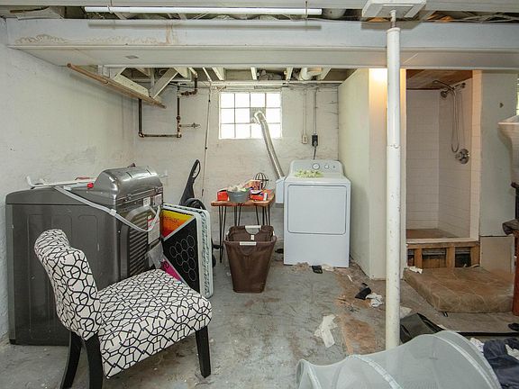 21st image of 103 Summit Ave