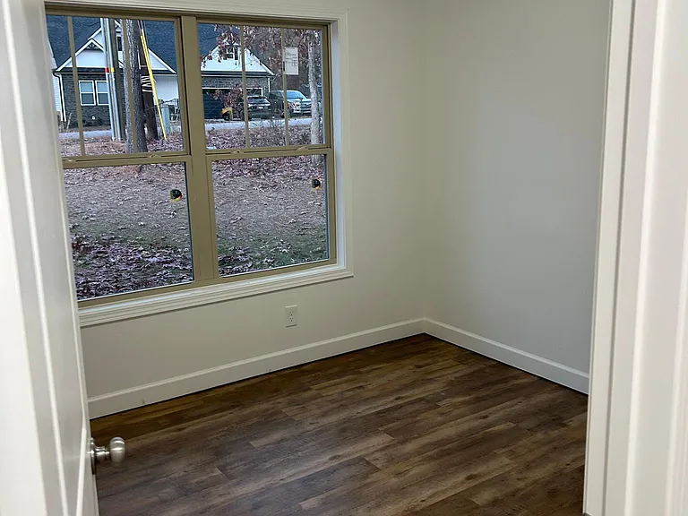 728 Jonas Cir — Photo 5