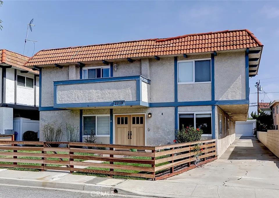 2219 Curtis Ave #C