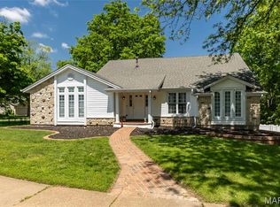 293 Oakleigh Woods Dr, Ballwin, MO