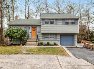 74 Knolls Rd, Bloomingdale, NJ 07403
