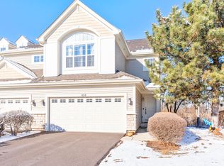 404 Vaughn Cir, Aurora, IL 60502