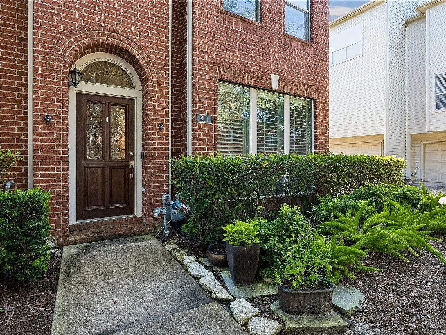 2 bed, 2.5 bath, 1768 sqft, $2,600 — Photo 2
