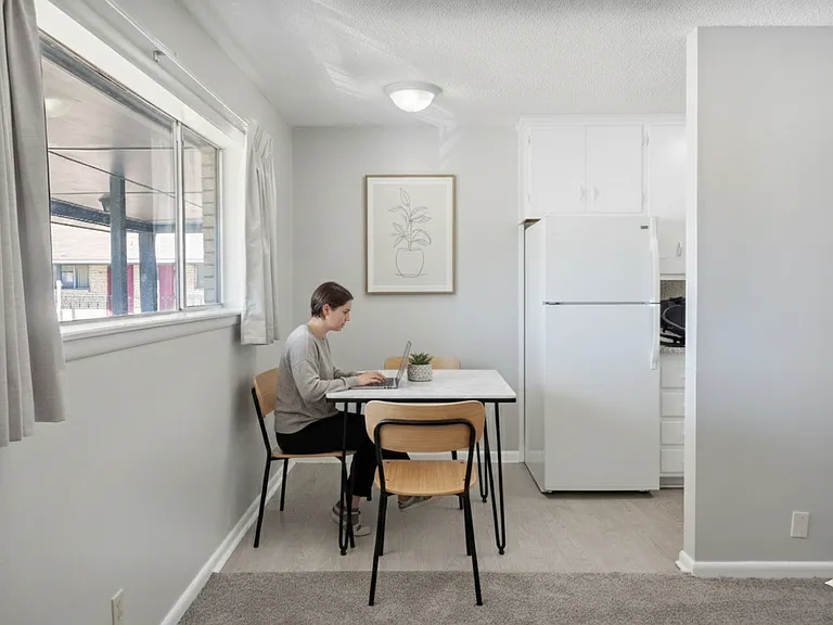 DeVille Apartments — Photo 18