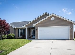 52 Tar River Rd, Fletcher, NC 28732