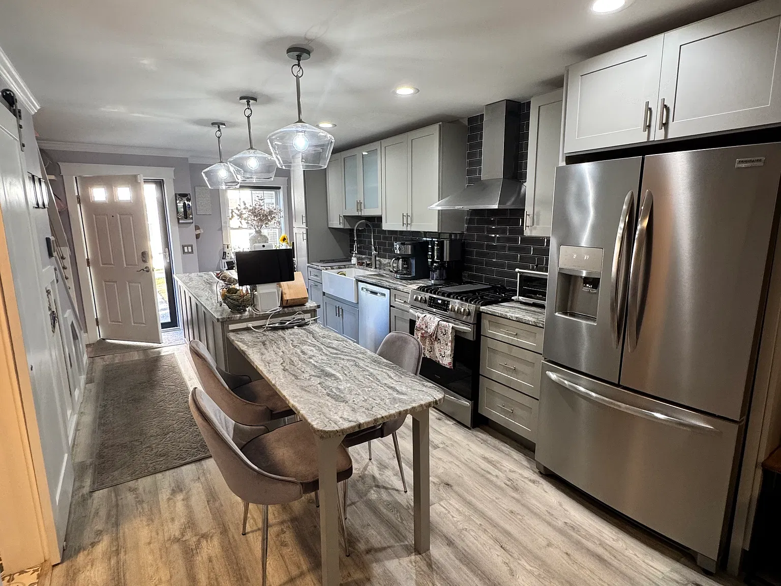 2 bed, 1.5 bath, 928 sqft, $2,999 — Photo 1