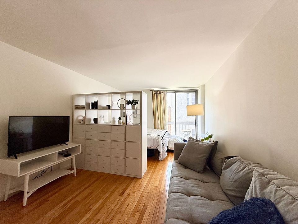 1st image of 184 Thompson St APT 4G