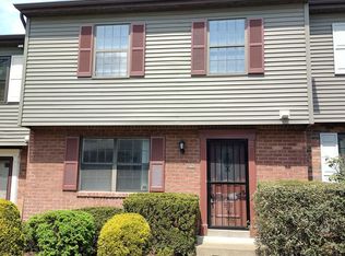 7392 Beacon Hill Dr, Pittsburgh, PA 15221