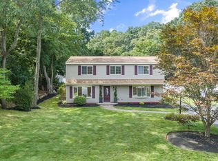 38 Wayside Ln, Ashland, MA 01721
