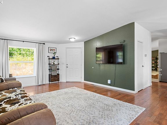 5th image of 119 Noreen Ln