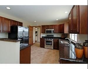 4th image of 903 Jefferson Ave