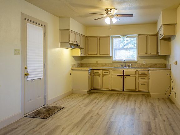 4th image of 202 Burleson Ave