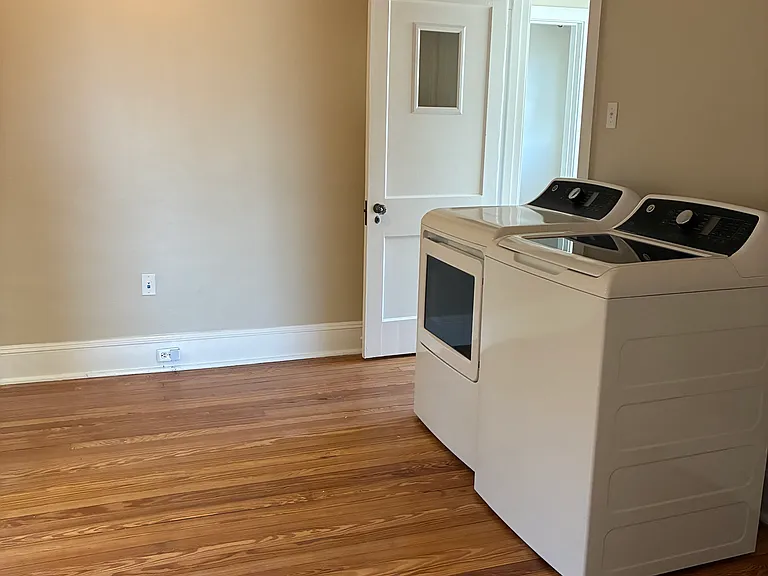 111 Marshall St — Photo 13