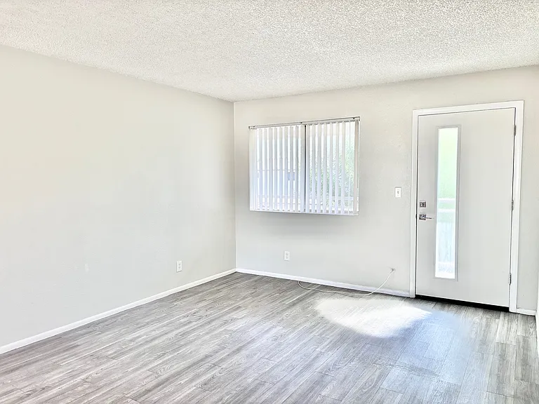 The Beverly — Photo 14