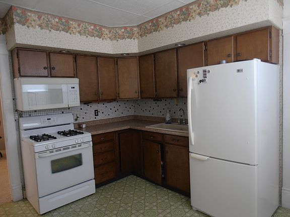4th image of 3233 5th Ave