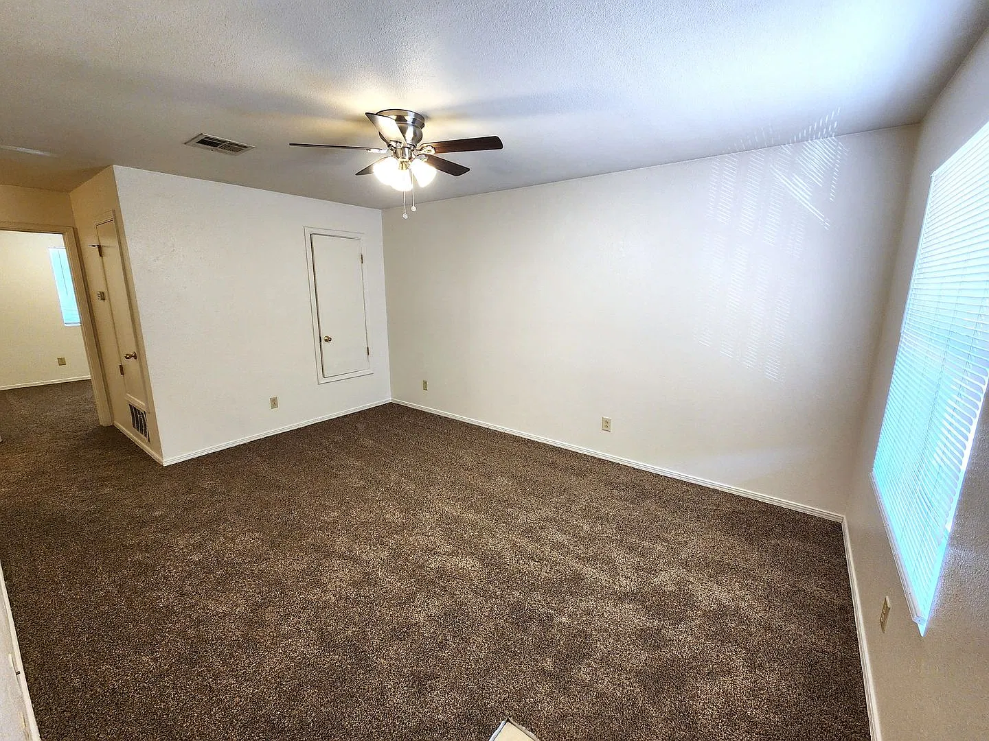 Foster 637 — Photo 3